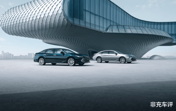 天创优配 8155芯片加持, 油耗仅4.31L! 新款亚洲龙来了, 比凯美瑞省多少?