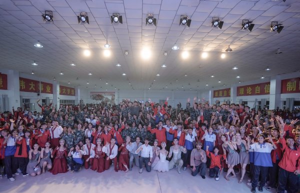 毅鸣天汇 上海芭蕾舞团在新疆：把木卡姆融入芭蕾，会是什么样？